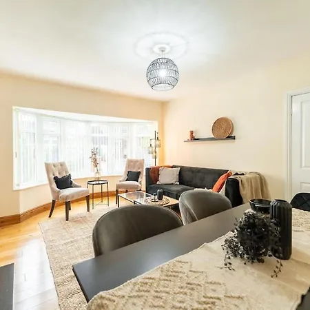Home2home 4bed House Near Roundhay Park Leeds (West Yorkshire)