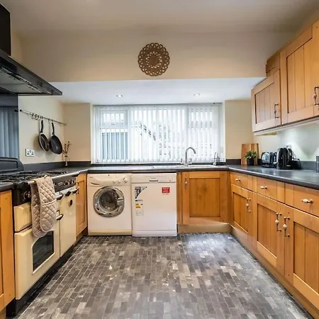 Holiday home Home2home 4bed House Near Roundhay Park Leeds (West Yorkshire)