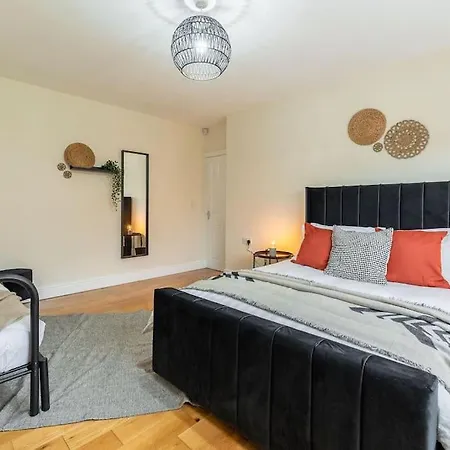 Home2home 4bed House Near Roundhay Park