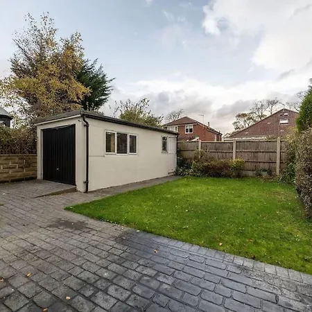 Home2home 4bed House Near Roundhay Park Leeds (West Yorkshire)