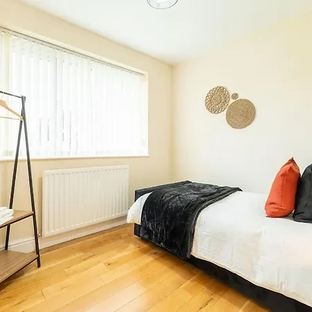 Home2home 4bed House Near Roundhay Park