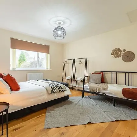 Home2home 4bed House Near Roundhay Park Leeds (West Yorkshire)