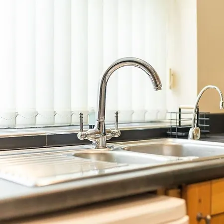 Home2home 4bed House Near Roundhay Park Leeds (West Yorkshire)