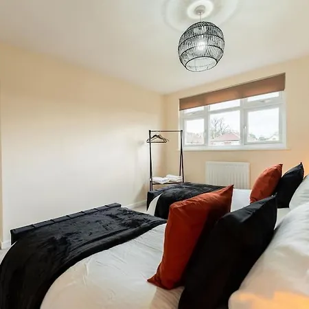 Home2home 4bed House Near Roundhay Park *